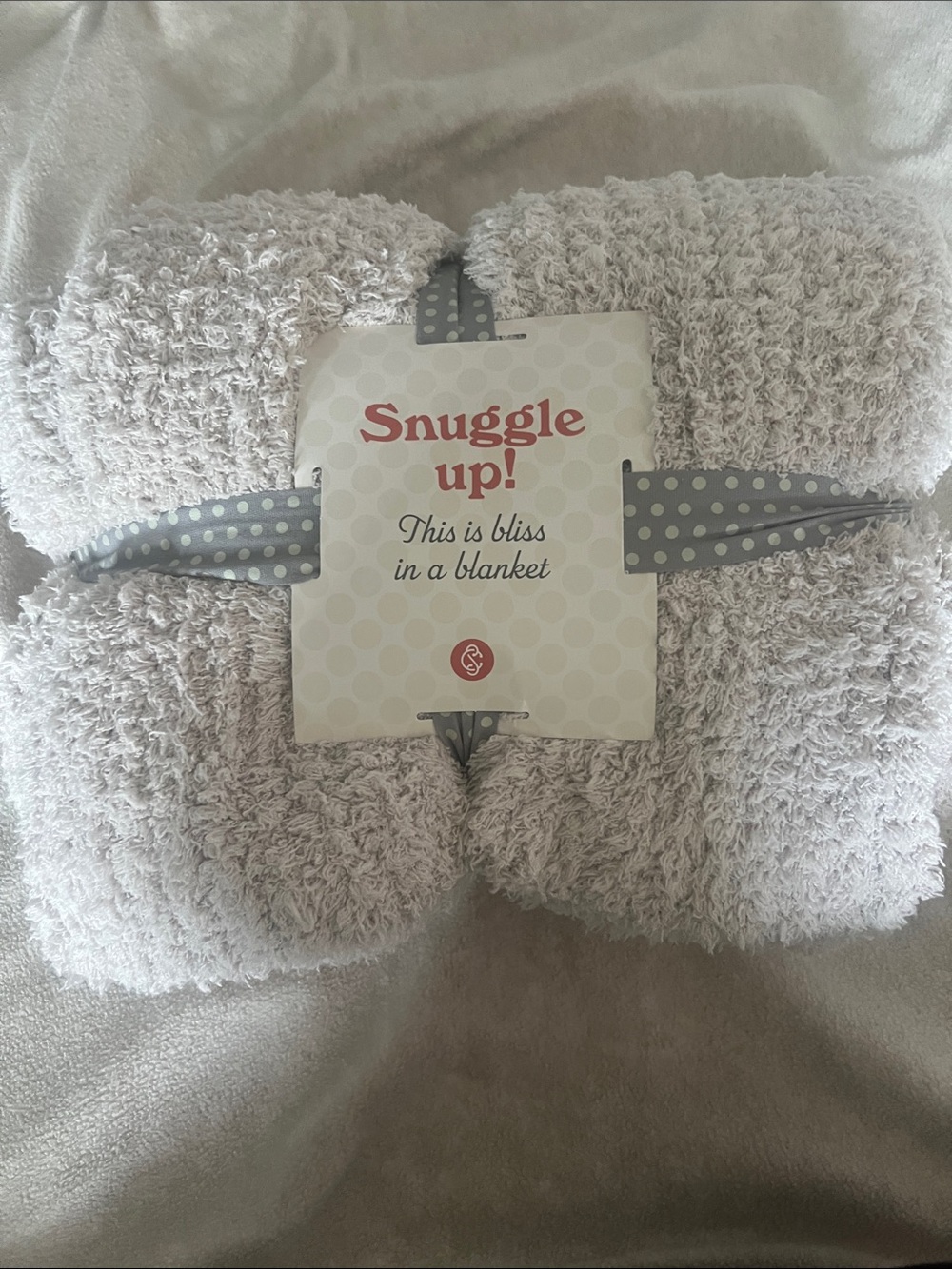 Cozy Plush Throw Blanket and Sock Set - cream colored - Picture 2 of 5